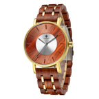 Reloj de Madera y Aleación: Innovación con Cristal Curvo