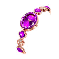 Reloj de pulsera en oro rosa con cristales tallados.
