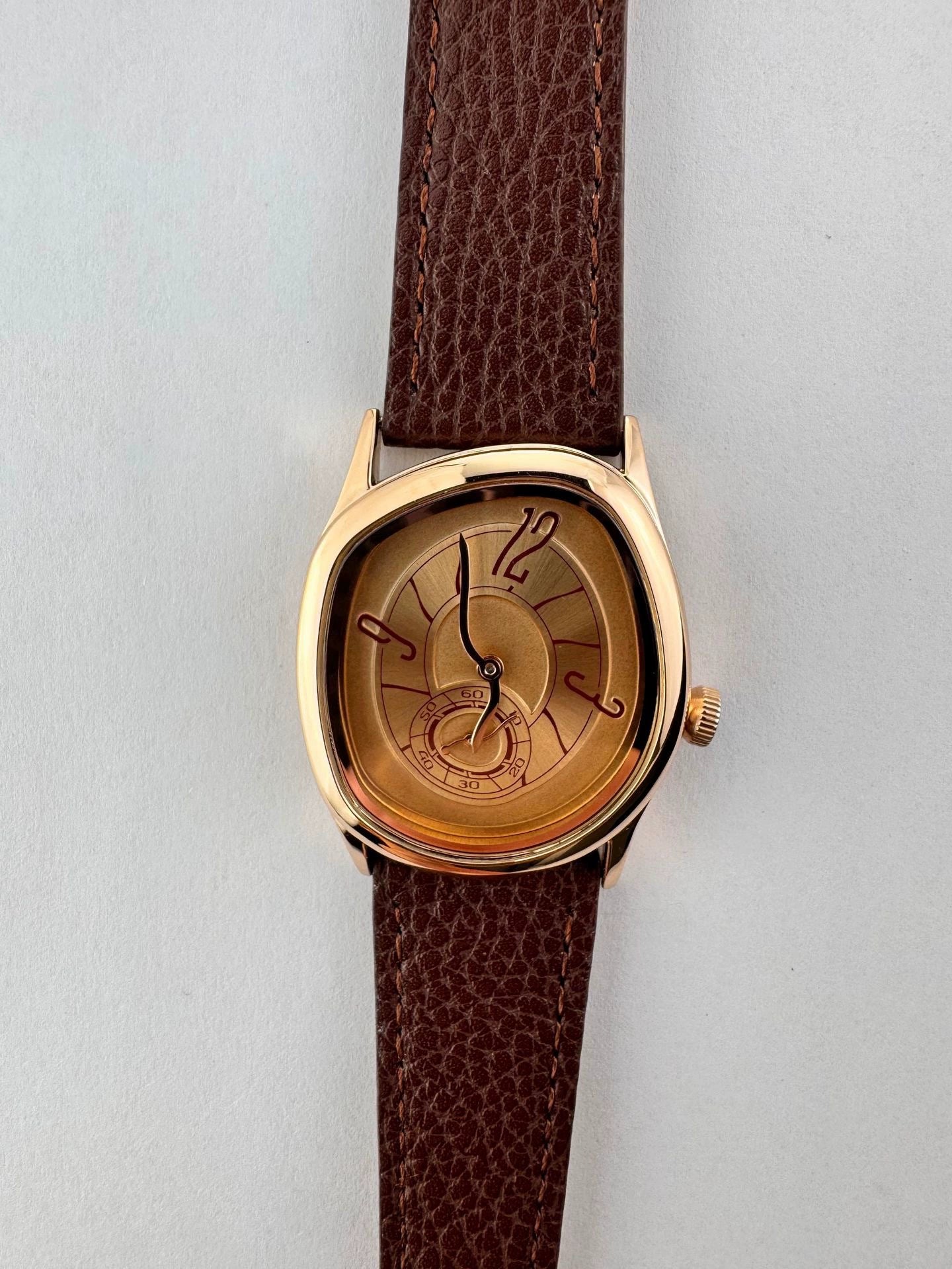 Reloj de Cuarzo Irregular: Tendencia Global al por Mayor
