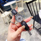 Reloj de la Diosa: Elegancia y Suerte en Movimiento
