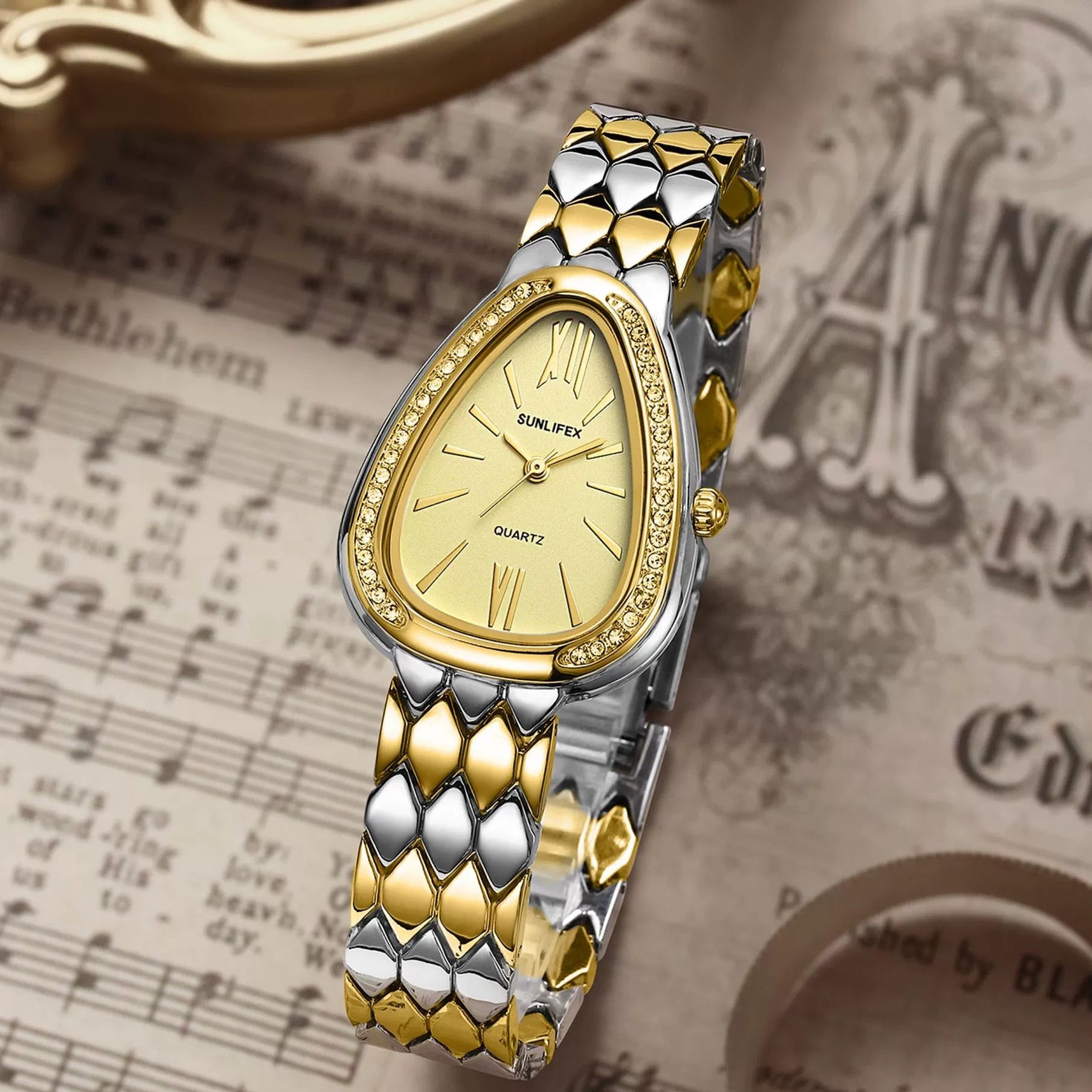 Reloj Serpiente Dorada: El Icono del Lujo Femenino