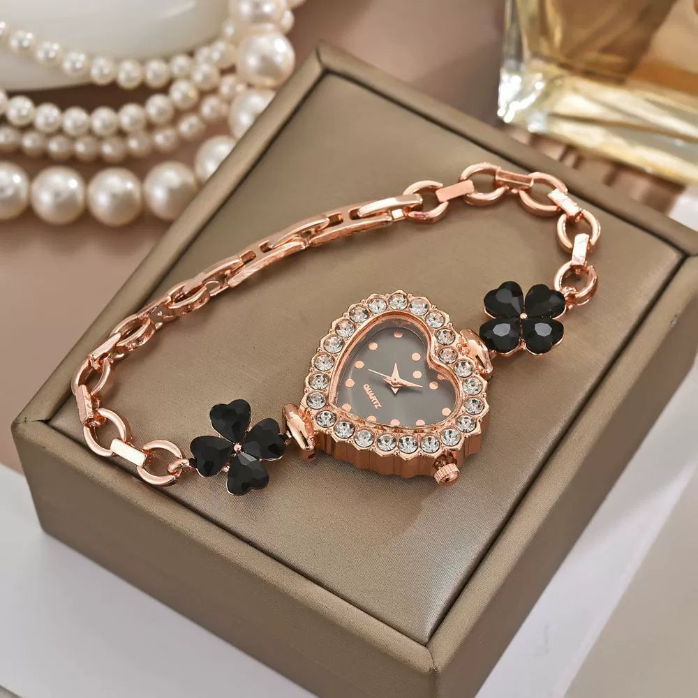 Reloj de Cadena Floral: Un Corazón de Alta Gama