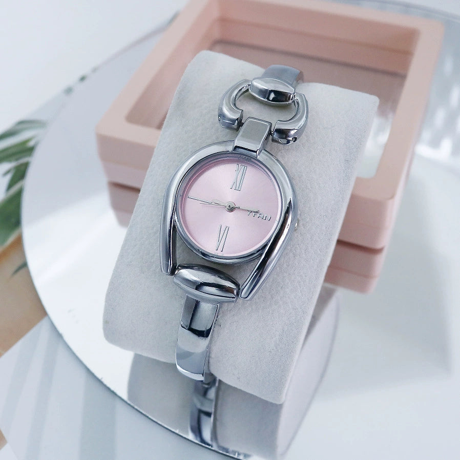 Reloj de Botón Retro: La Pulsera que Marca el Tiempo