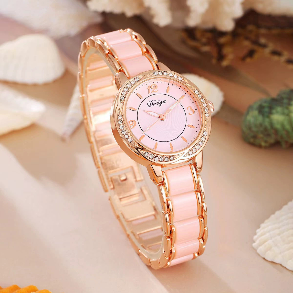 Reloj de Encaje y Diamantes: La Nueva Feminidad 2026
