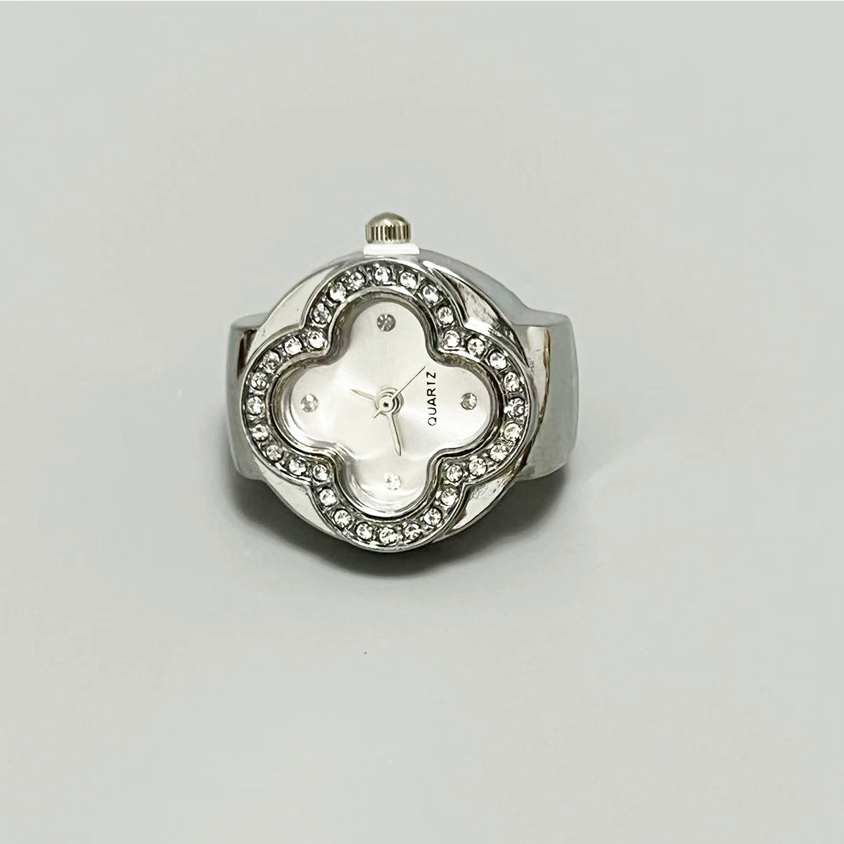 Reloj de Anillo Minimalista: Innovación en tu Mano