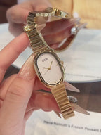 Reloj con correa de acero ovalada
